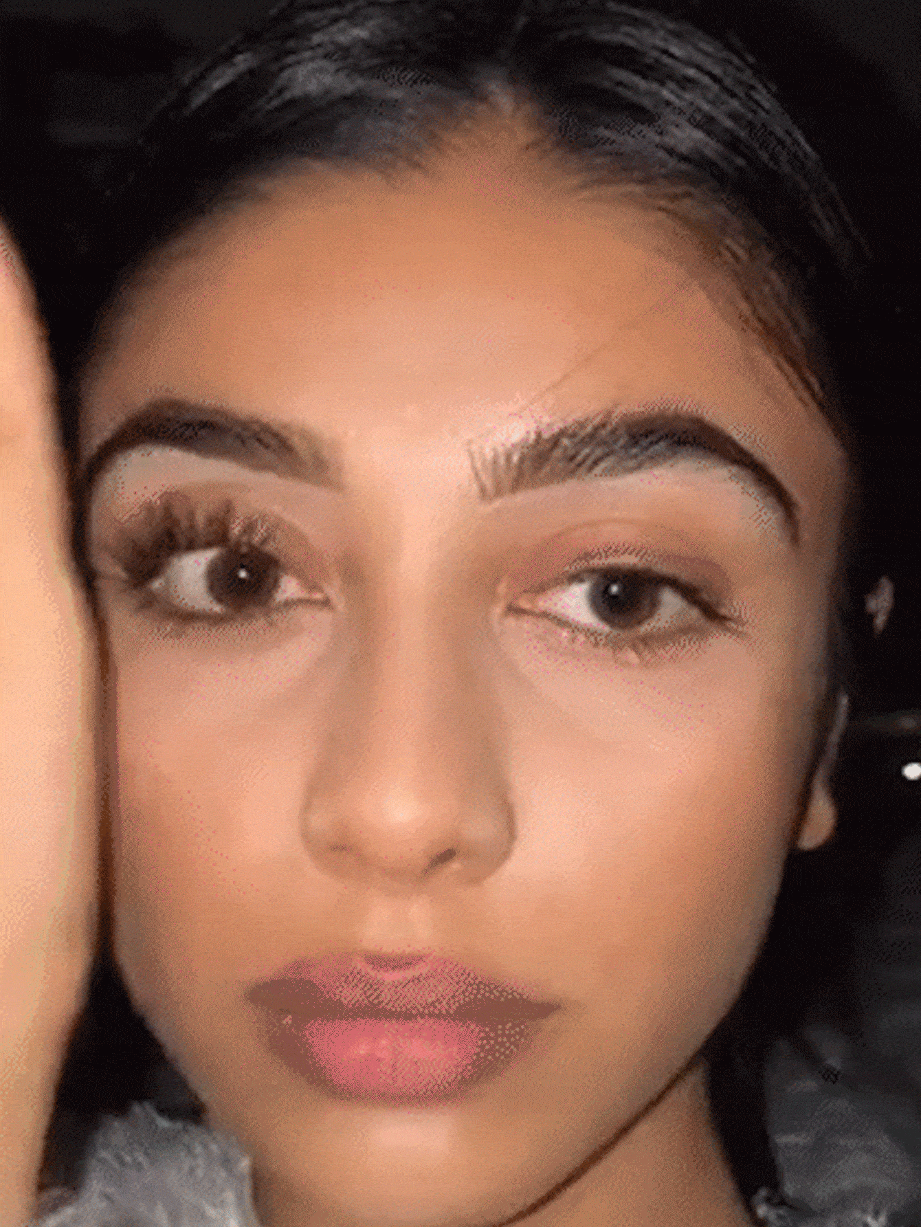 1649211564c62d7f324c5e31fb49ec039f1a74b36e_wk_sheglam.gif