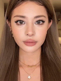 1765853901bd818853f401681c69fe6514e475dafb_wk_sheglam.gif