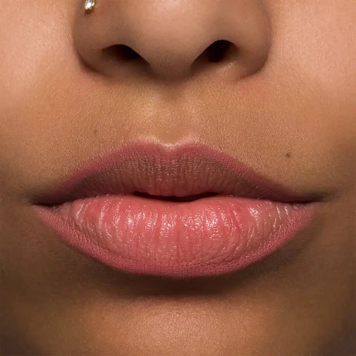 essence-8h-matte-comfort-lip-liner-12-cushion-talk-model-shot-2_720x.progressive.webp