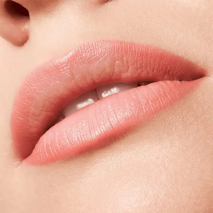 essence-8h-matte-comfort-lip-liner-15-vintage-rose-model-shot-2_720x.progressive.webp