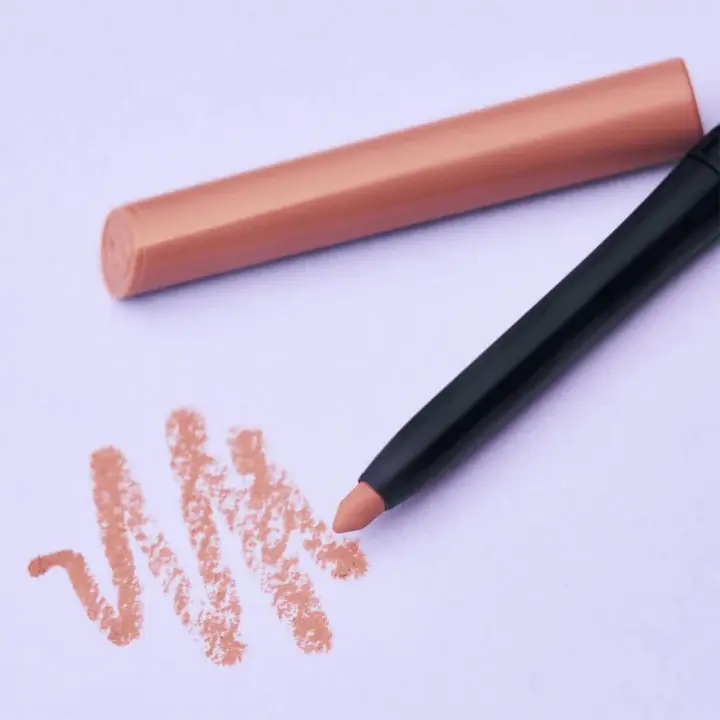 essence-8h-matte-comfort-lip-liner-03-soft-beige-lifestyle-shot-1_720x.progressive.webp