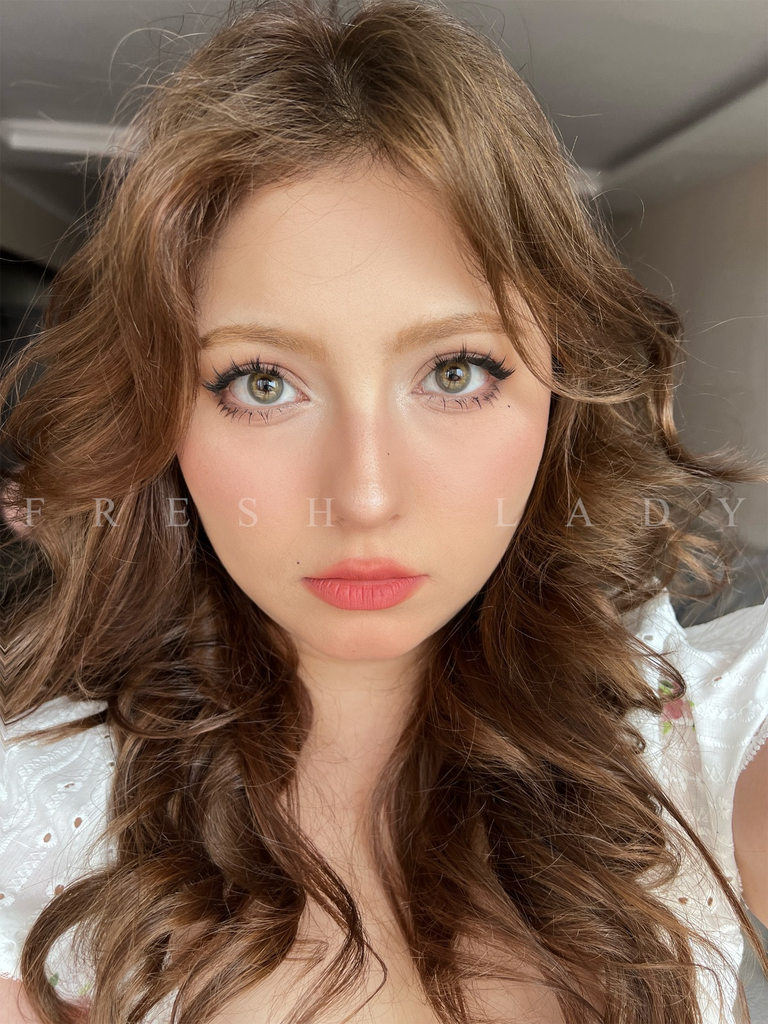 Fresh Lady contact lens - Julia Brown